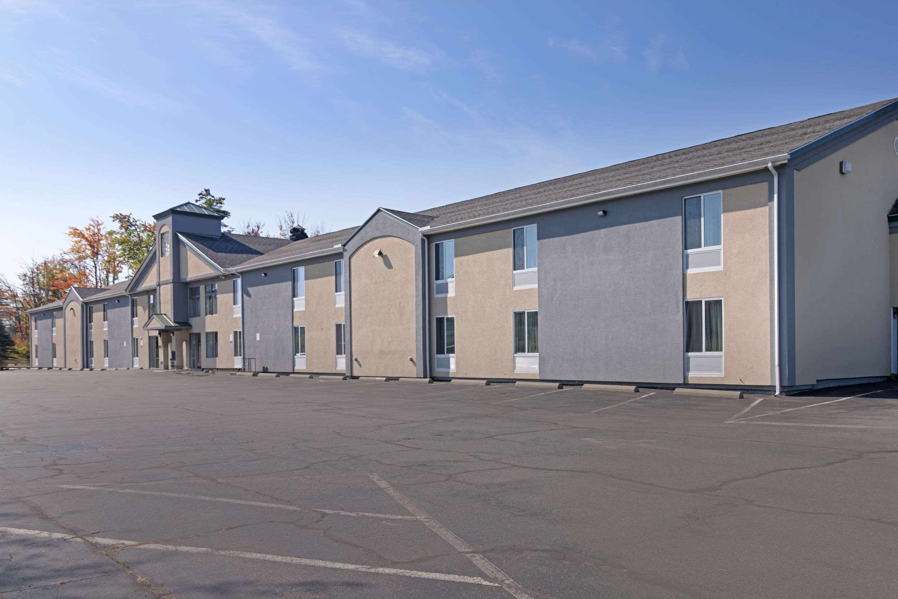 Hotel exterior | Quality Inn