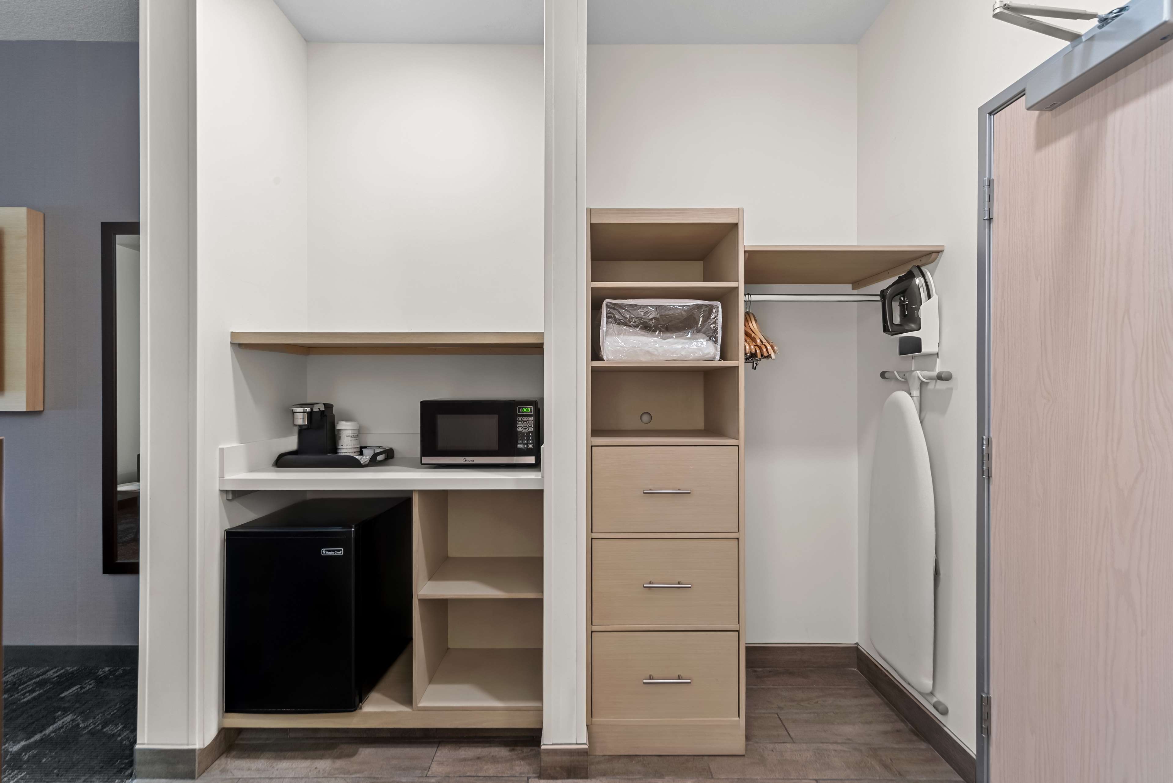 Best Western Plus Ogallala Inn Room Type - Accessible - Suite 2 Queen, Non-Smoking, Communication Assistance, Sofabed, Microwave And Refrigerat Best Western Plus Ogallala Inn Room Type - Accessible - Suite 2 Queen, Non-Smoking, Communication Assistance, Sofabed, Microwave And Refrigerat
