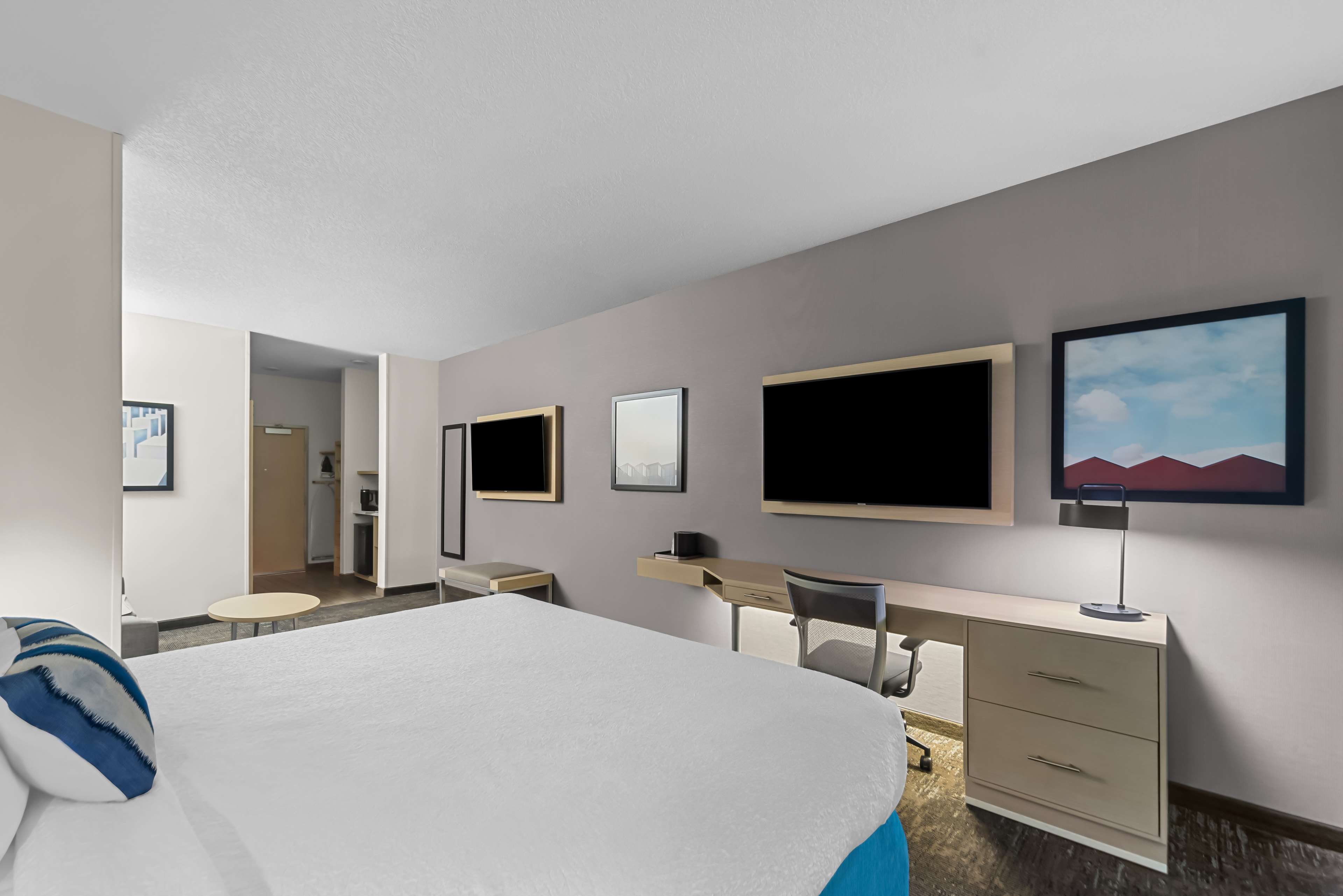 Best Western Plus Ogallala Inn Room Type - Accessible - Suite 1 King Bed, Non-Smoking, Communication Assistance, Sofabed, Microwave And Refrige Best Western Plus Ogallala Inn Room Type - Accessible - Suite 1 King Bed, Non-Smoking, Communication Assistance, Sofabed, Microwave And Refrige
