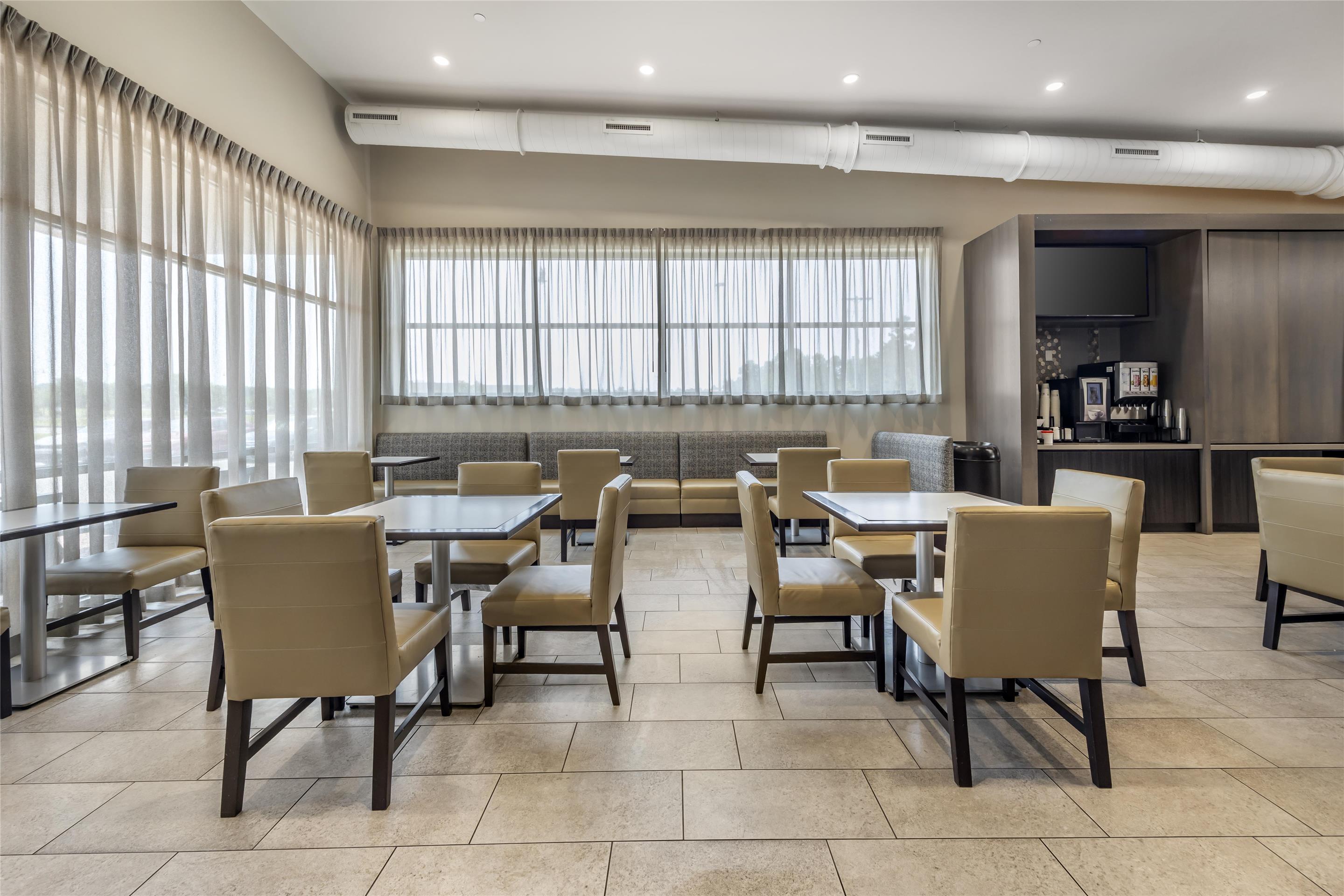 Breakfast Area | Best Western Plus Executive Residency Jackson Northeast