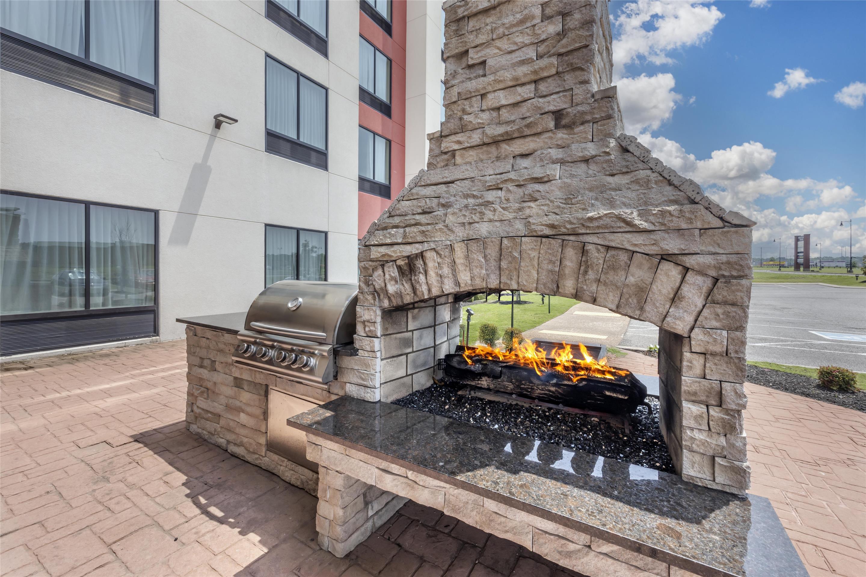 Patio | Best Western Plus Executive Residency Jackson Northeast
