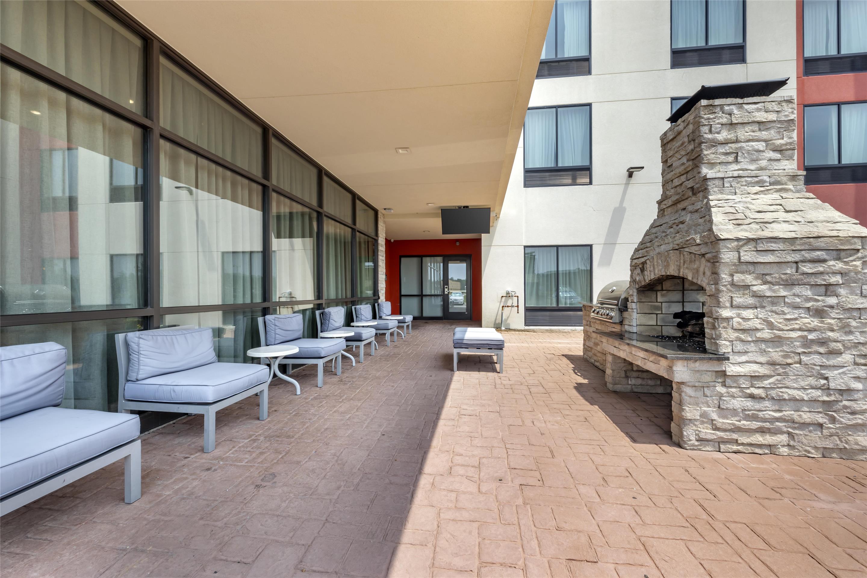 Patio | Best Western Plus Executive Residency Jackson Northeast