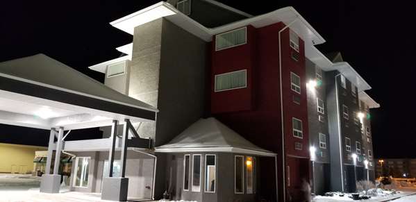 Exterior view - SureStay Plus Hotel by Best Western Lethbridge