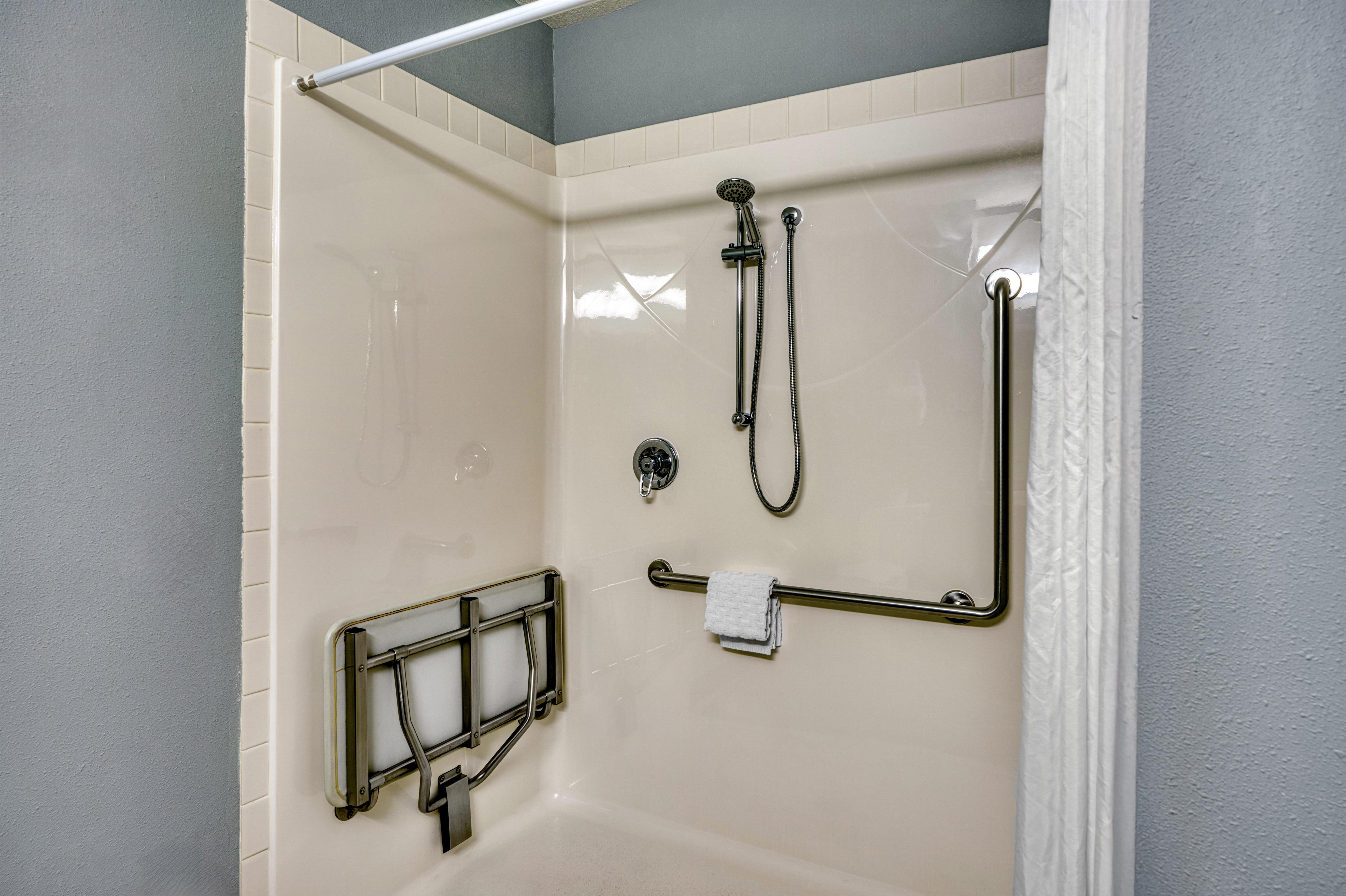 SureStay Plus Hotel by Best Western Lethbridge Room Type - Accessible - 1 Queen, Mobility Accessible, Communication Assistance, Roll In Shower, Non-Smoking, Fu