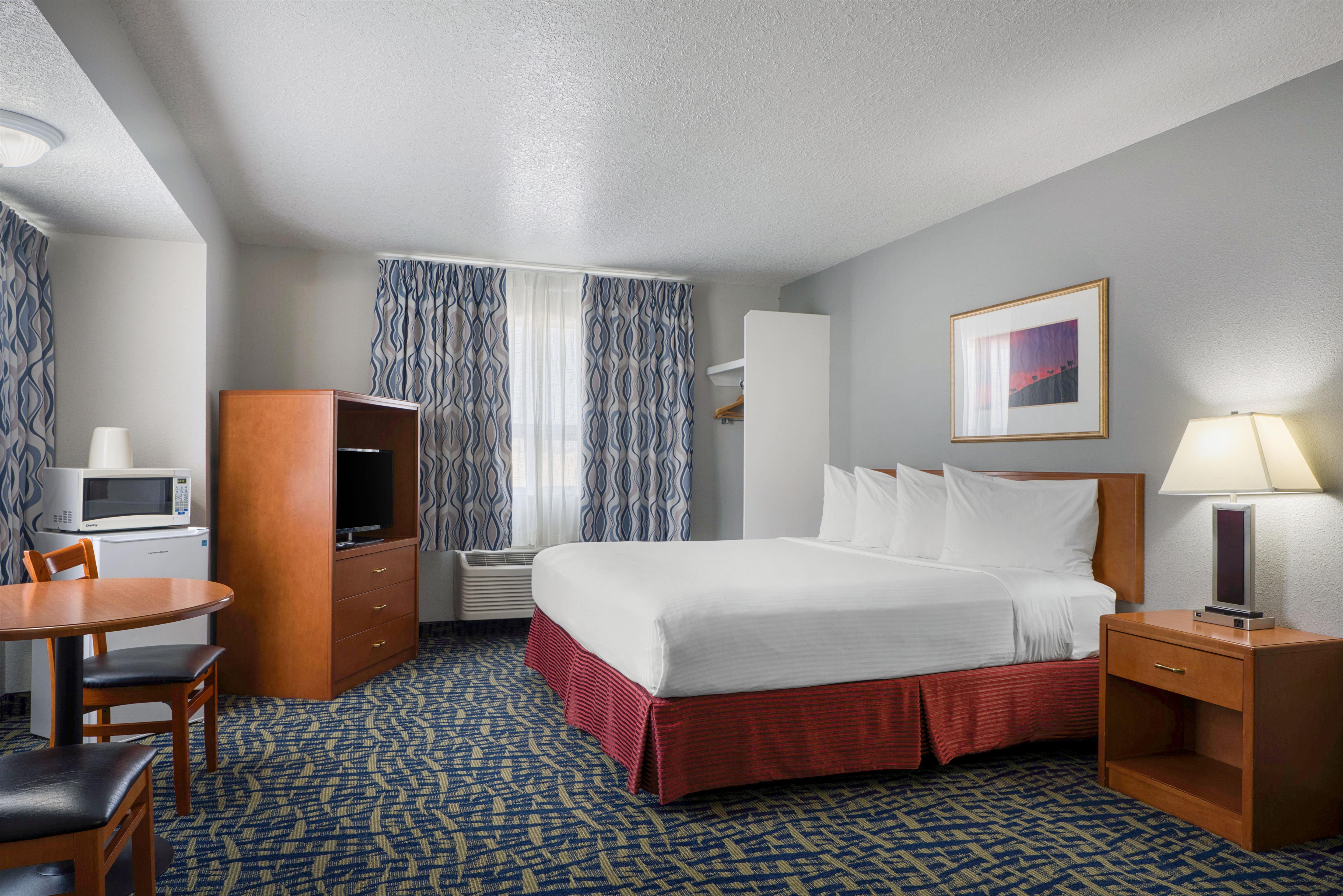 SureStay Plus Hotel by Best Western Lethbridge Room Type - 1 King Bed, Non-Smoking, Flat 32 Inch Television, Microwave And Refrigerator, High Speed Internet Ac