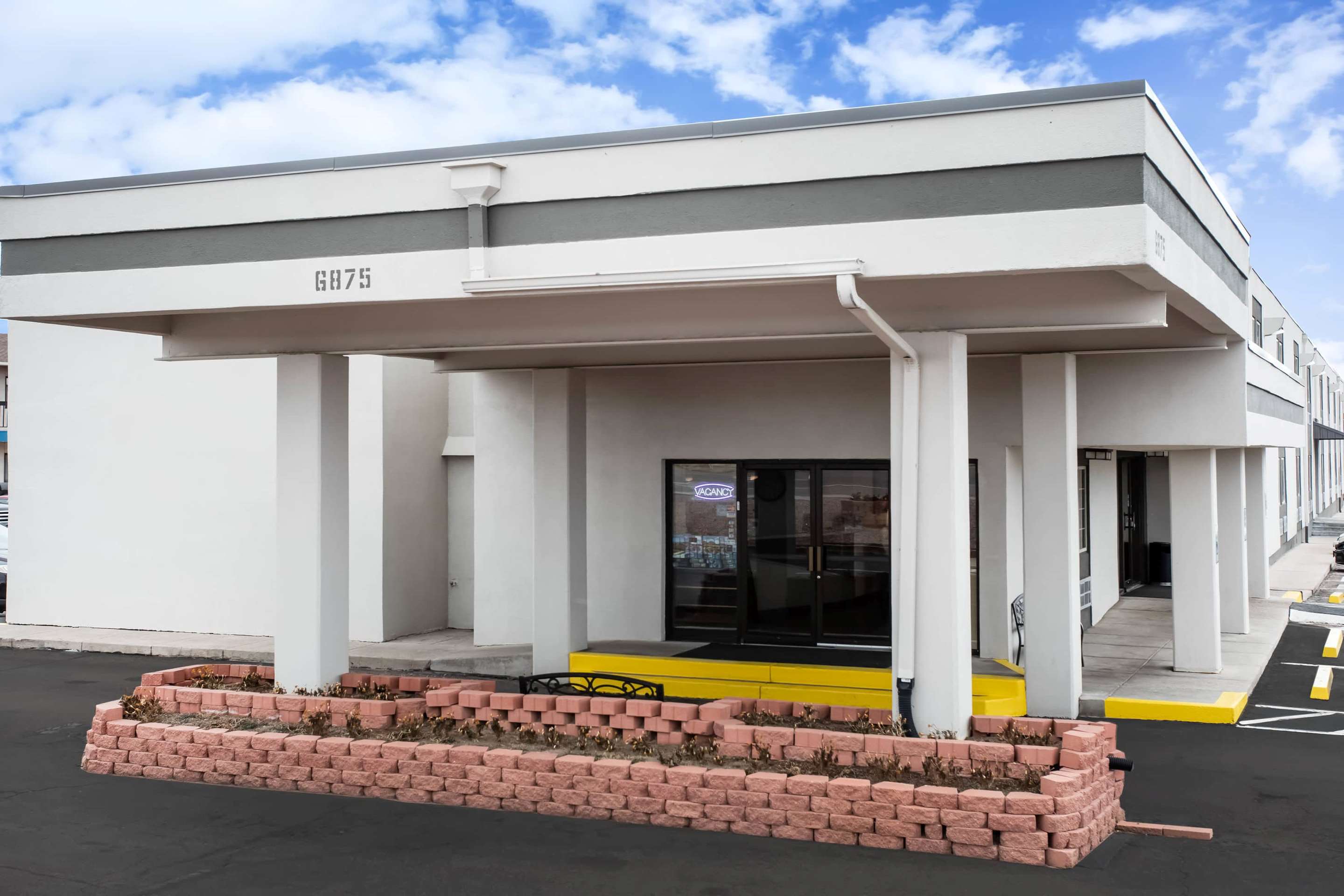 Exterior | Travelodge by Wyndham Colorado Springs Airport/Peterson AFB