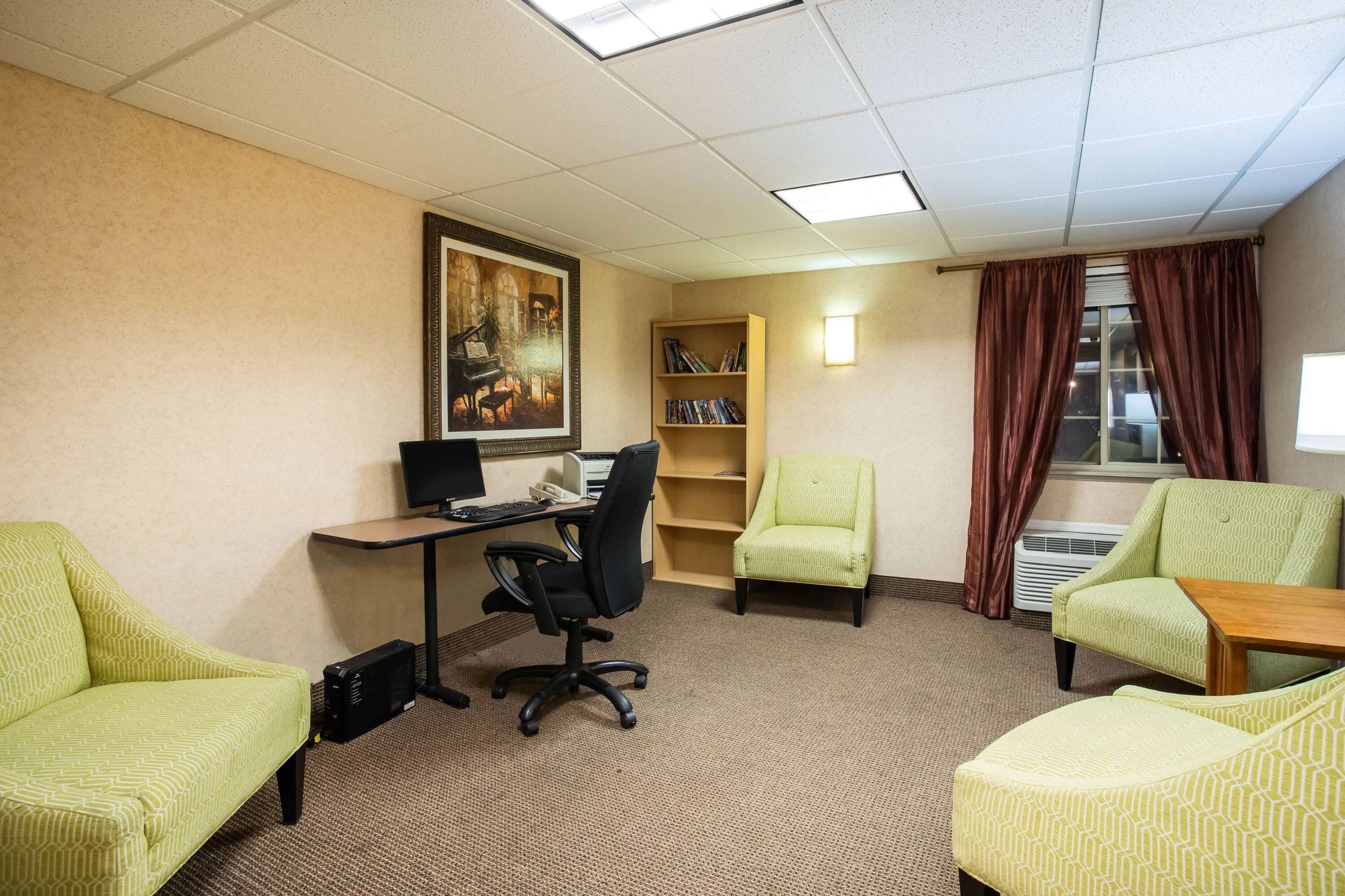 Business Center | Travelodge by Wyndham Colorado Springs Airport/Peterson AFB