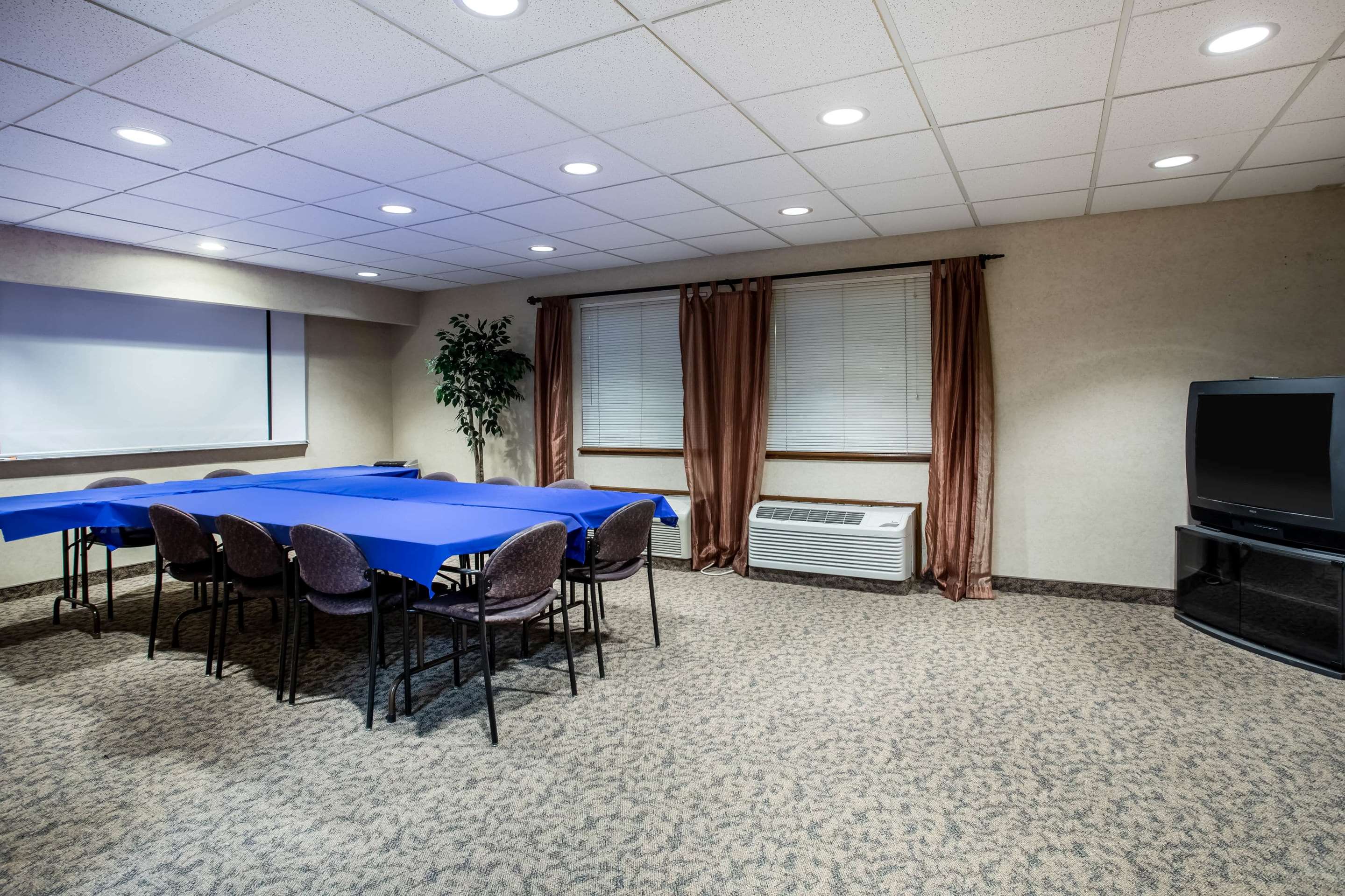 Meeting Room | Travelodge by Wyndham Colorado Springs Airport/Peterson AFB