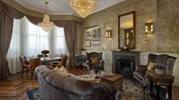 THE QUEENS GATE SUITE