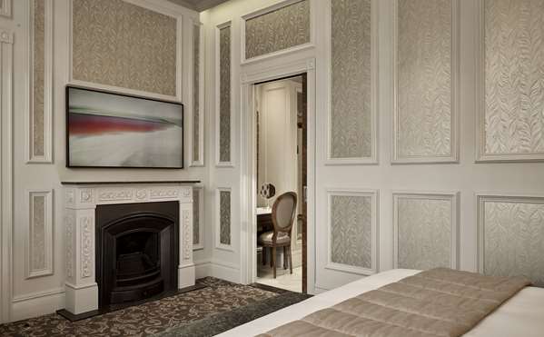 THE QUEENS GATE SUITE