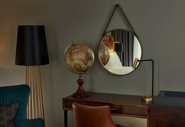 DELUXE ATRIUM ACCESSIBLE ROOM