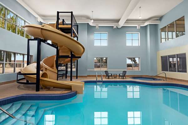 Pool - Wingate by Wyndham Hotel Lethbridge
