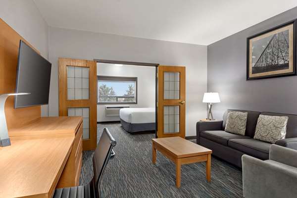 Suite - Wingate by Wyndham Hotel Lethbridge