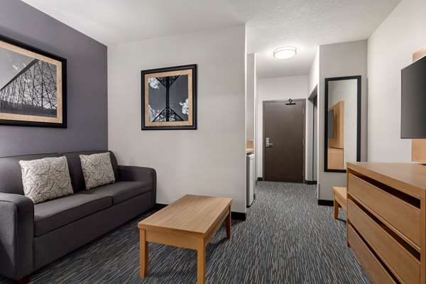 Suite - Wingate by Wyndham Hotel Lethbridge