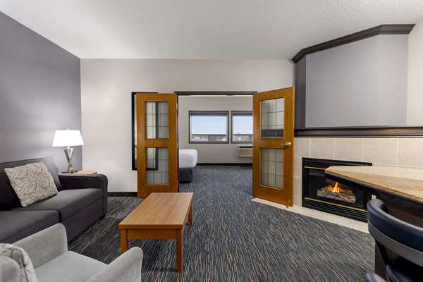 Suite - Wingate by Wyndham Hotel Lethbridge