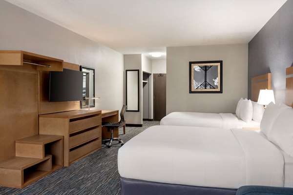 Suite - Wingate by Wyndham Hotel Lethbridge