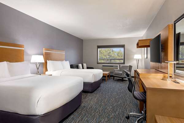Suite - Wingate by Wyndham Hotel Lethbridge