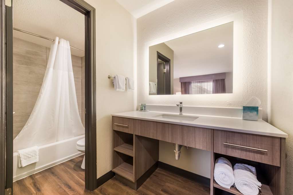 Best Western Fishkill Inn & Suites - Tap to explore photos