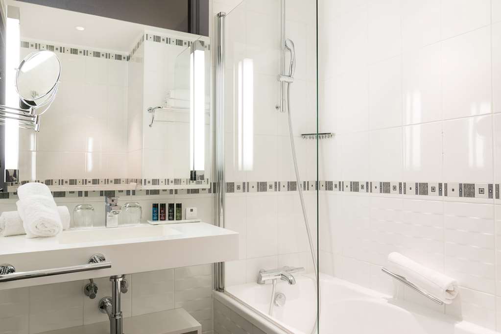 7 HOTEL ET FITNESS - ILLKIRCH-GRAFF-guestroom-Guest Room,Bathroom,On-Site.jpg