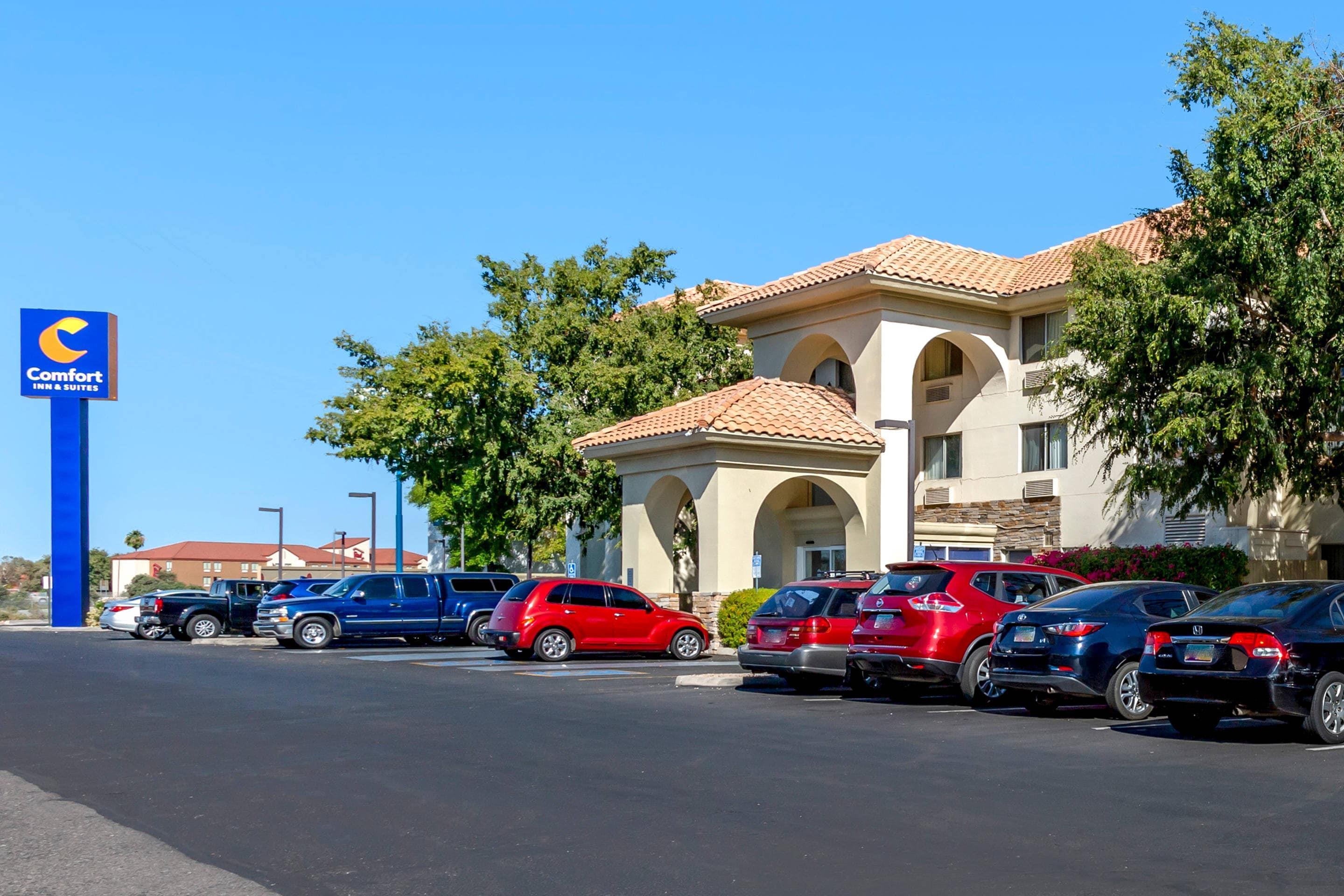 Hotel exterior | Comfort Inn & Suites Phoenix North / Deer Valley