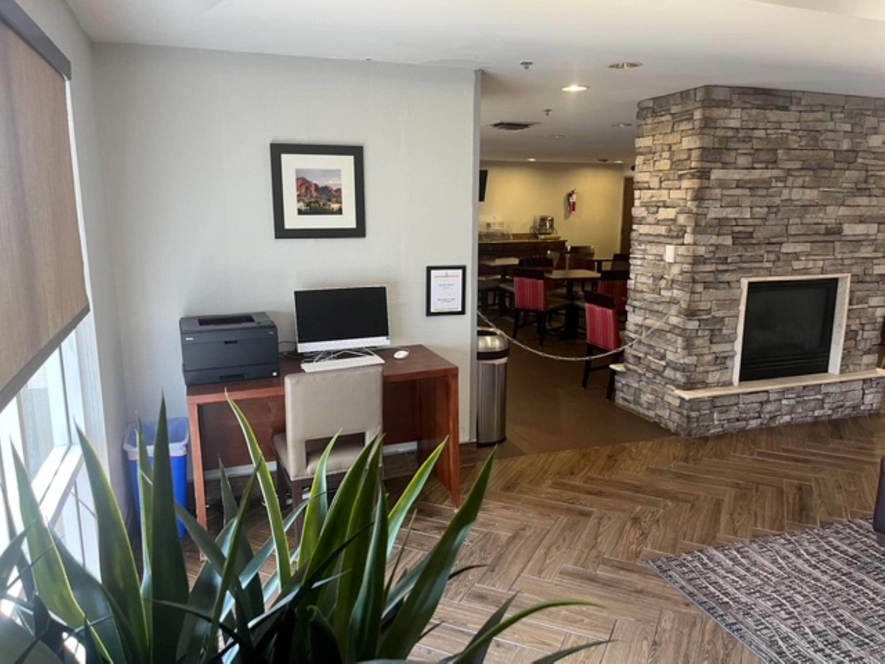 Hotel lobby | Comfort Inn & Suites Phoenix North / Deer Valley