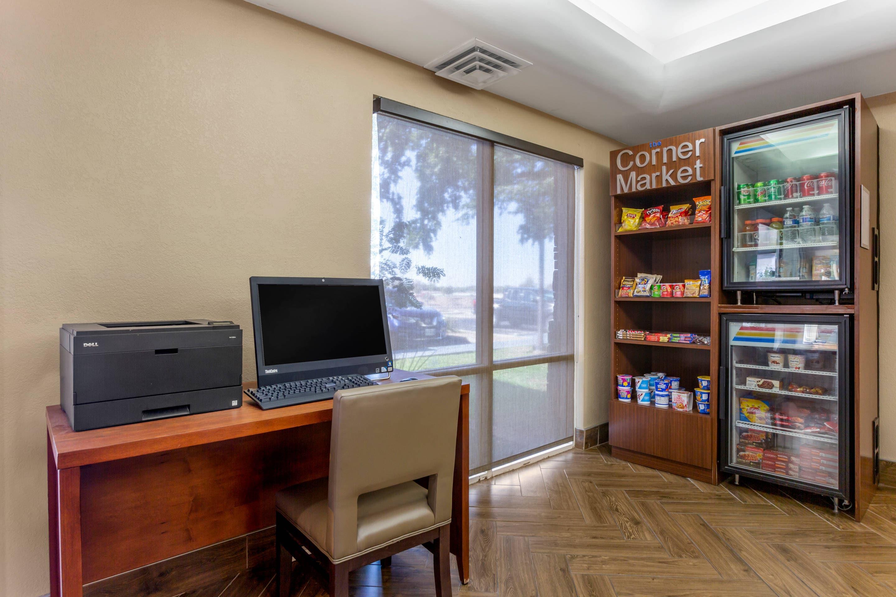 Business center | Comfort Inn & Suites Phoenix North / Deer Valley