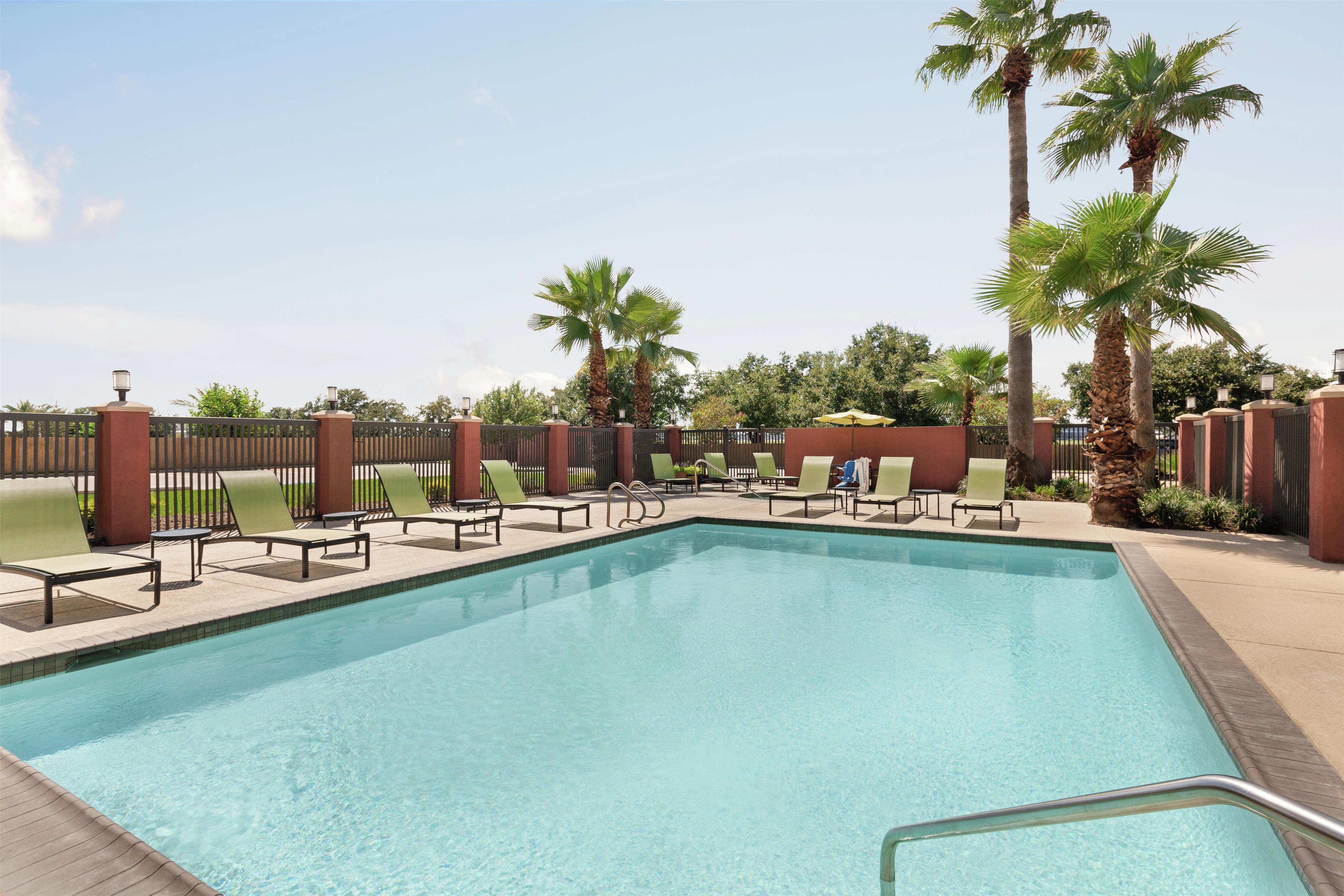 Pool | Hampton Inn Houston Hobby Airport