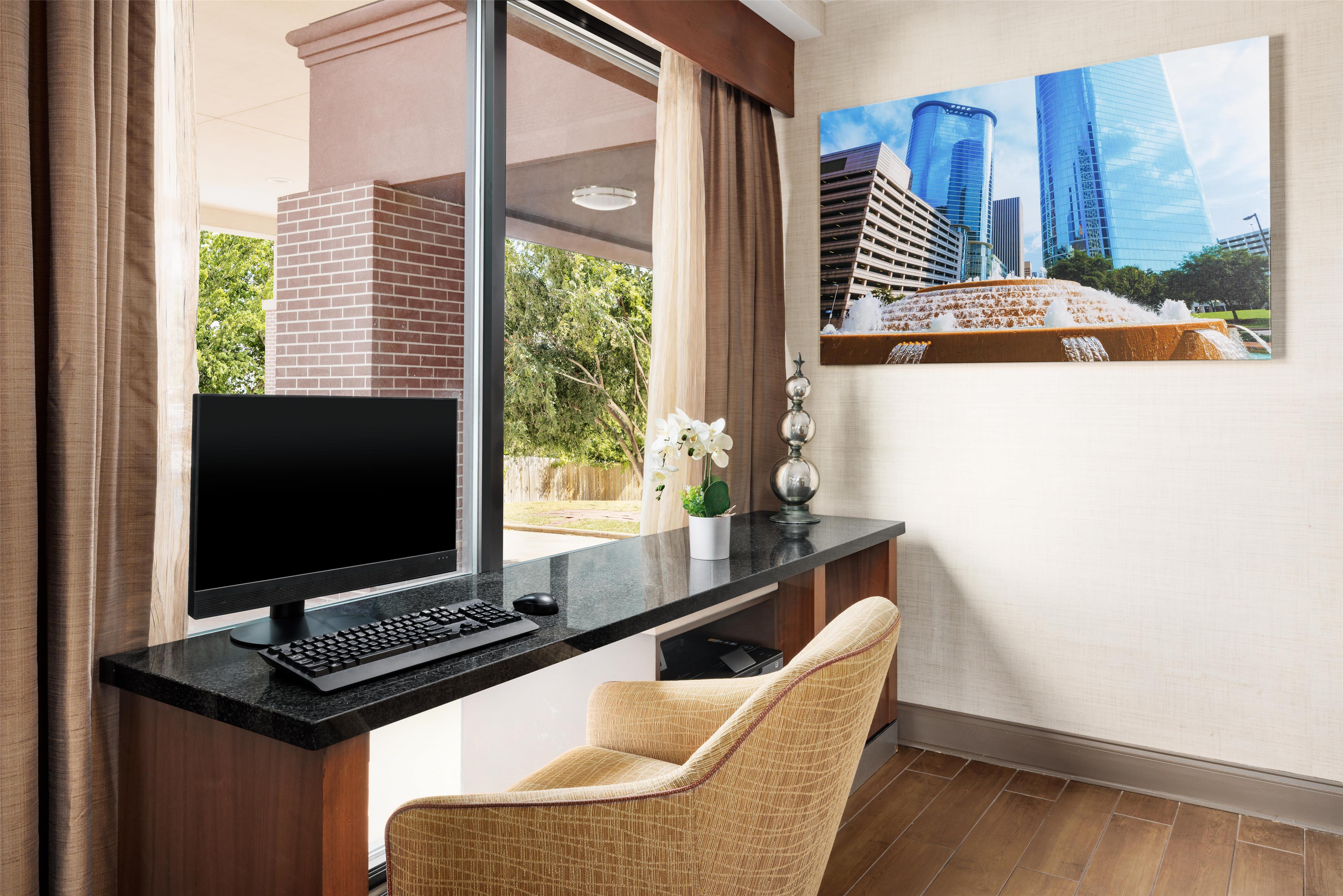 Business Center | Hampton Inn Houston Hobby Airport