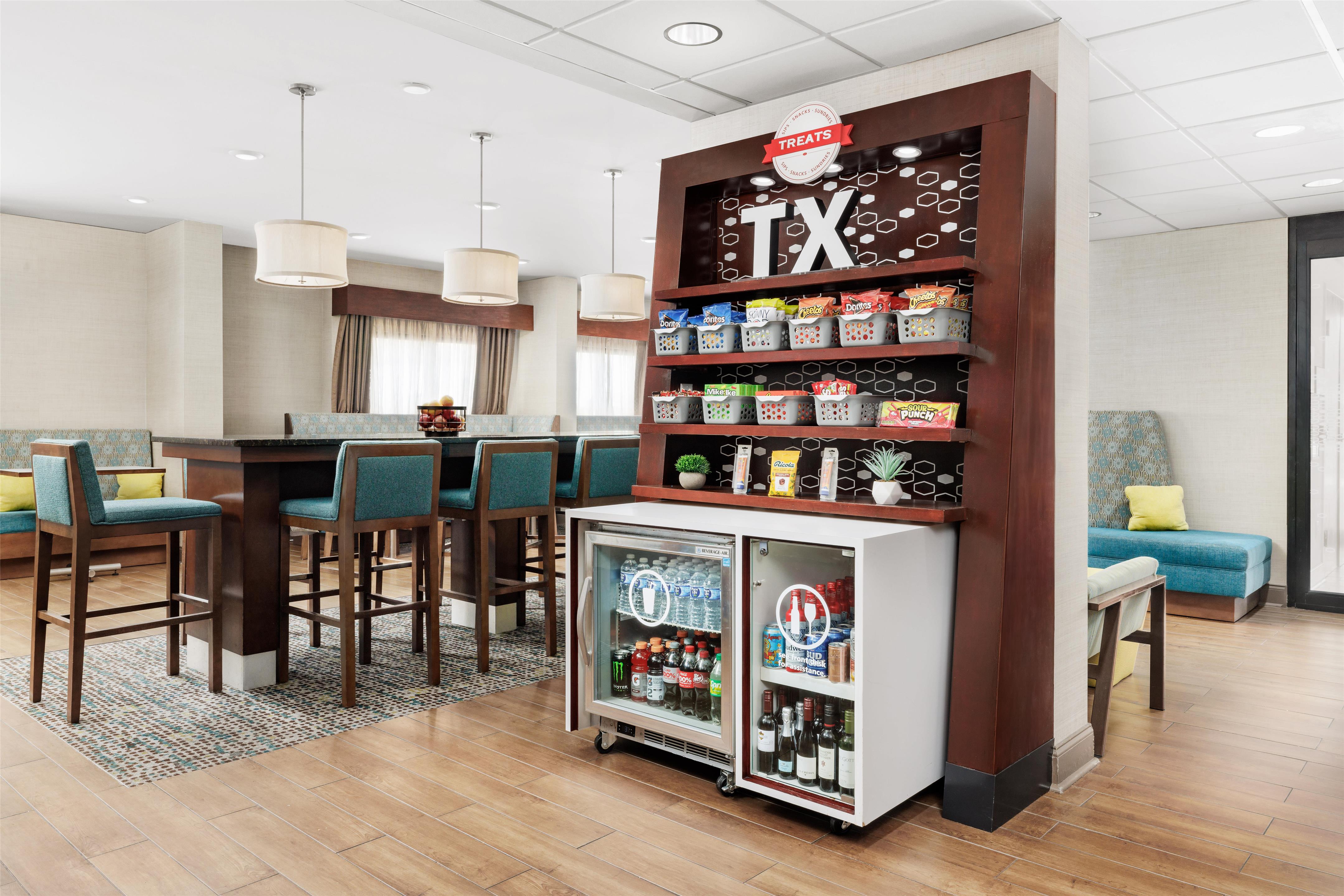 Restaurant | Hampton Inn Houston Hobby Airport