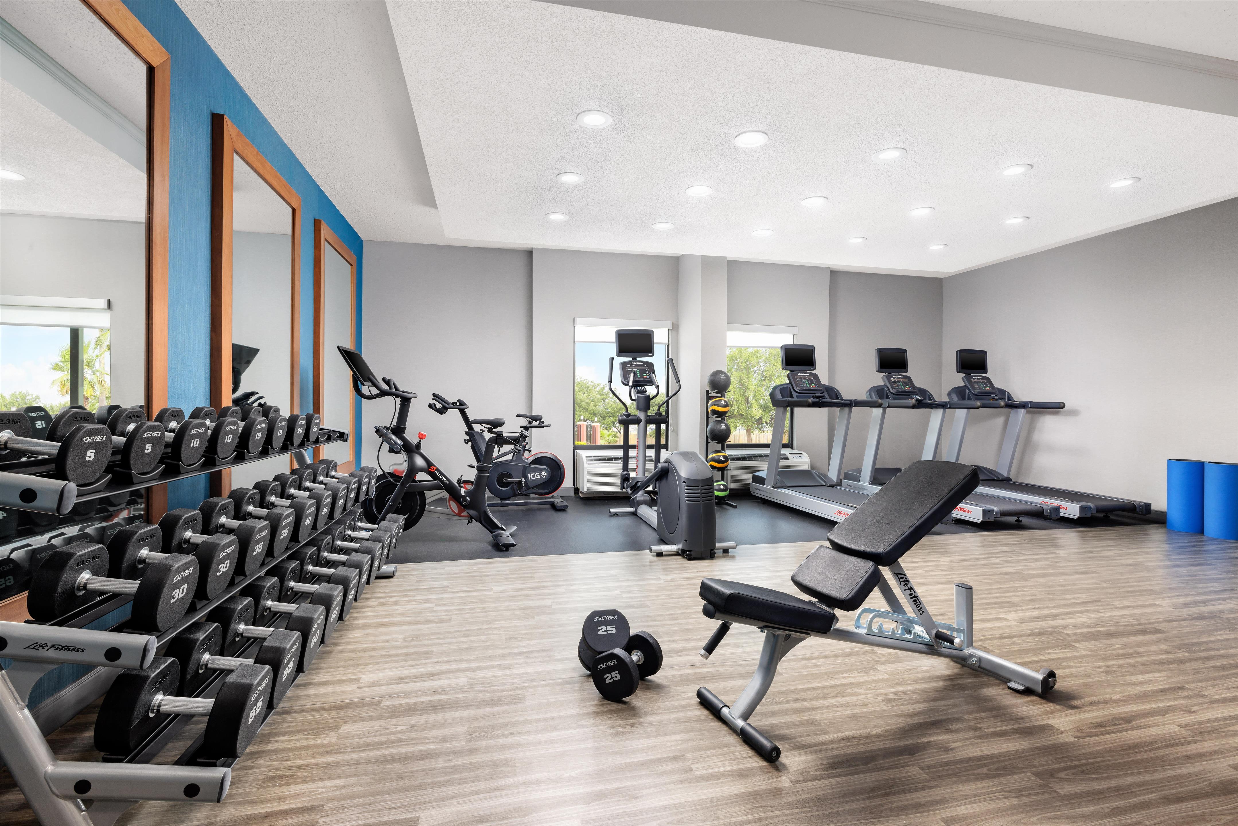 Health club fitness center gym | Hampton Inn Houston Hobby Airport