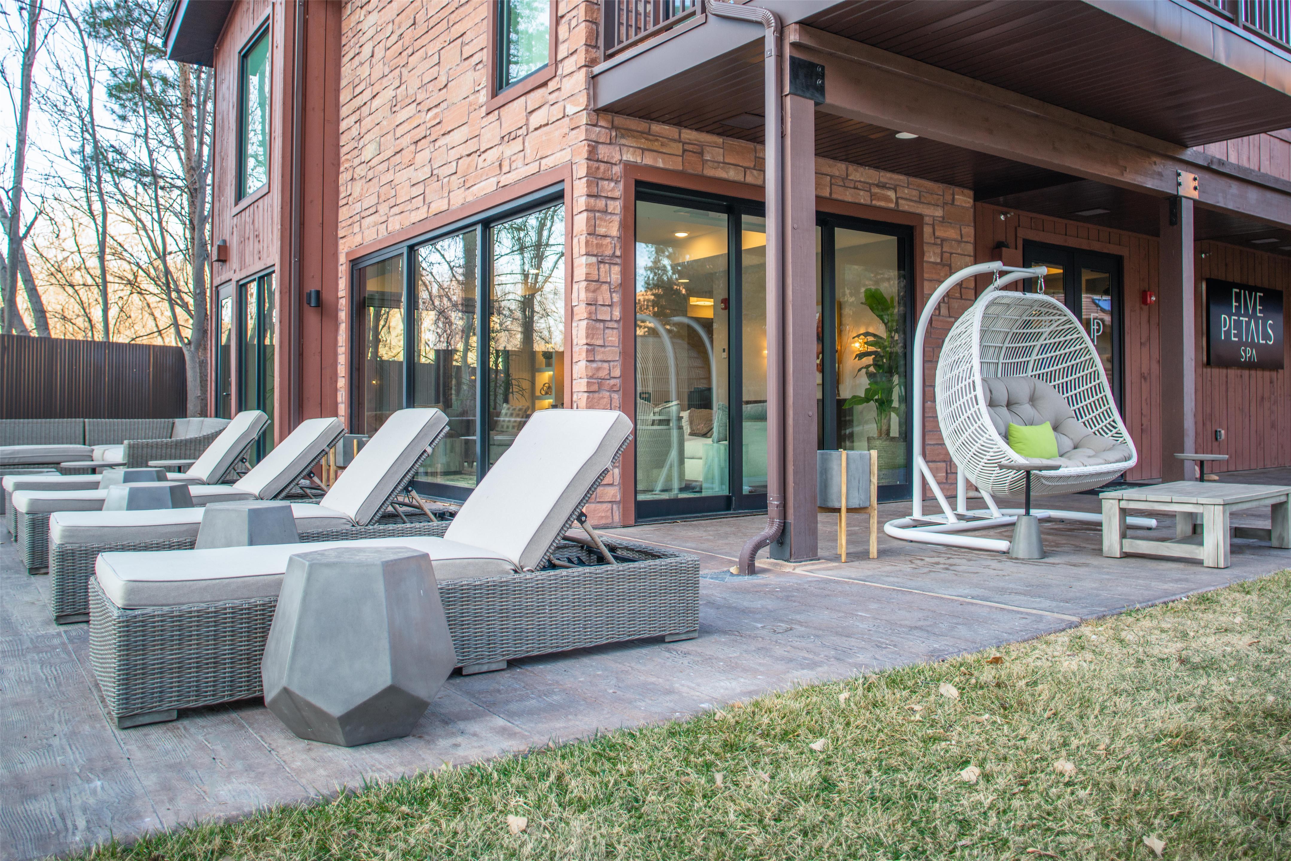 Spa | Cliffrose Springdale, Curio Collection by Hilton