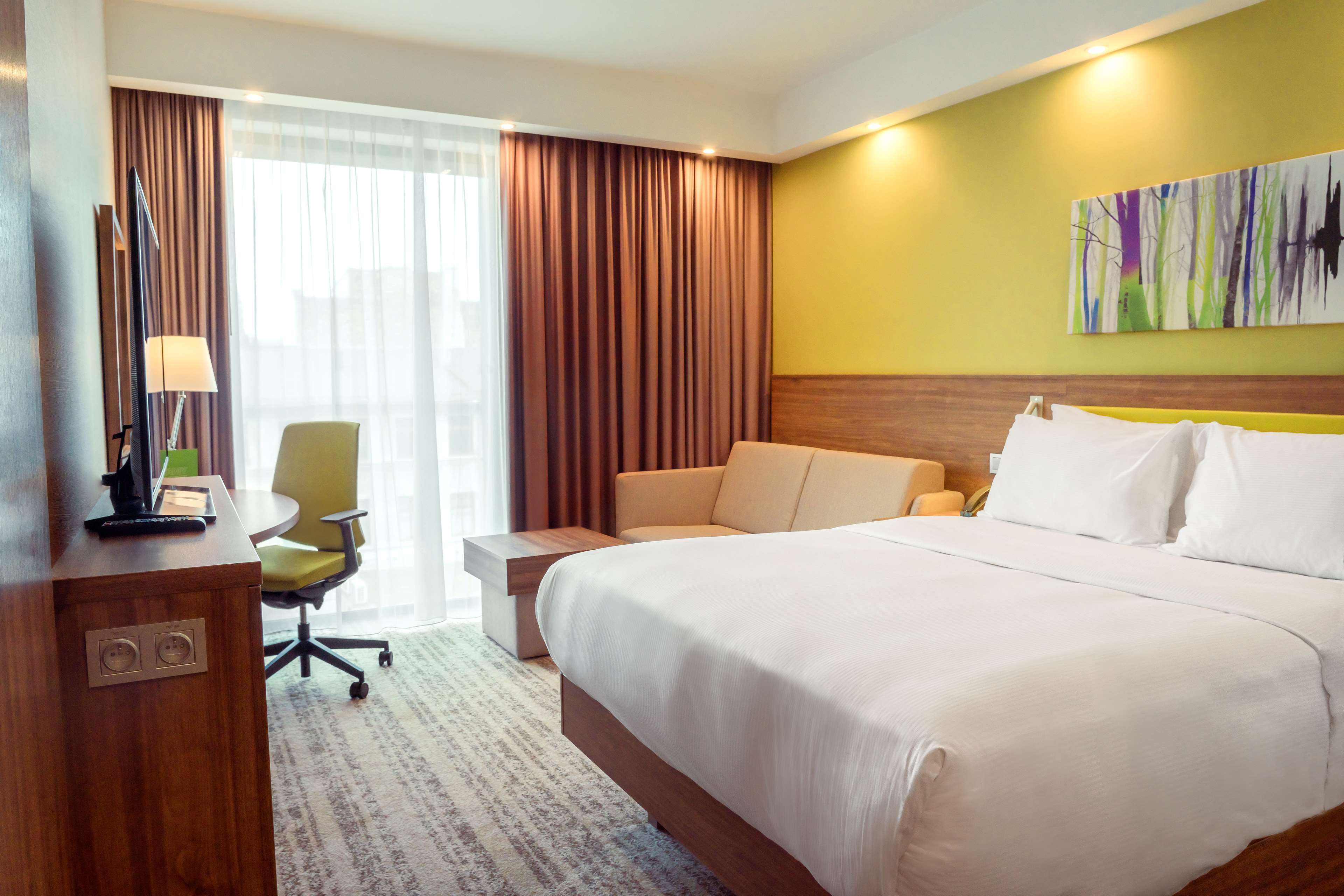 Hampton by Hilton Kalisz Room Type - QUEEN FAMILY ROOM