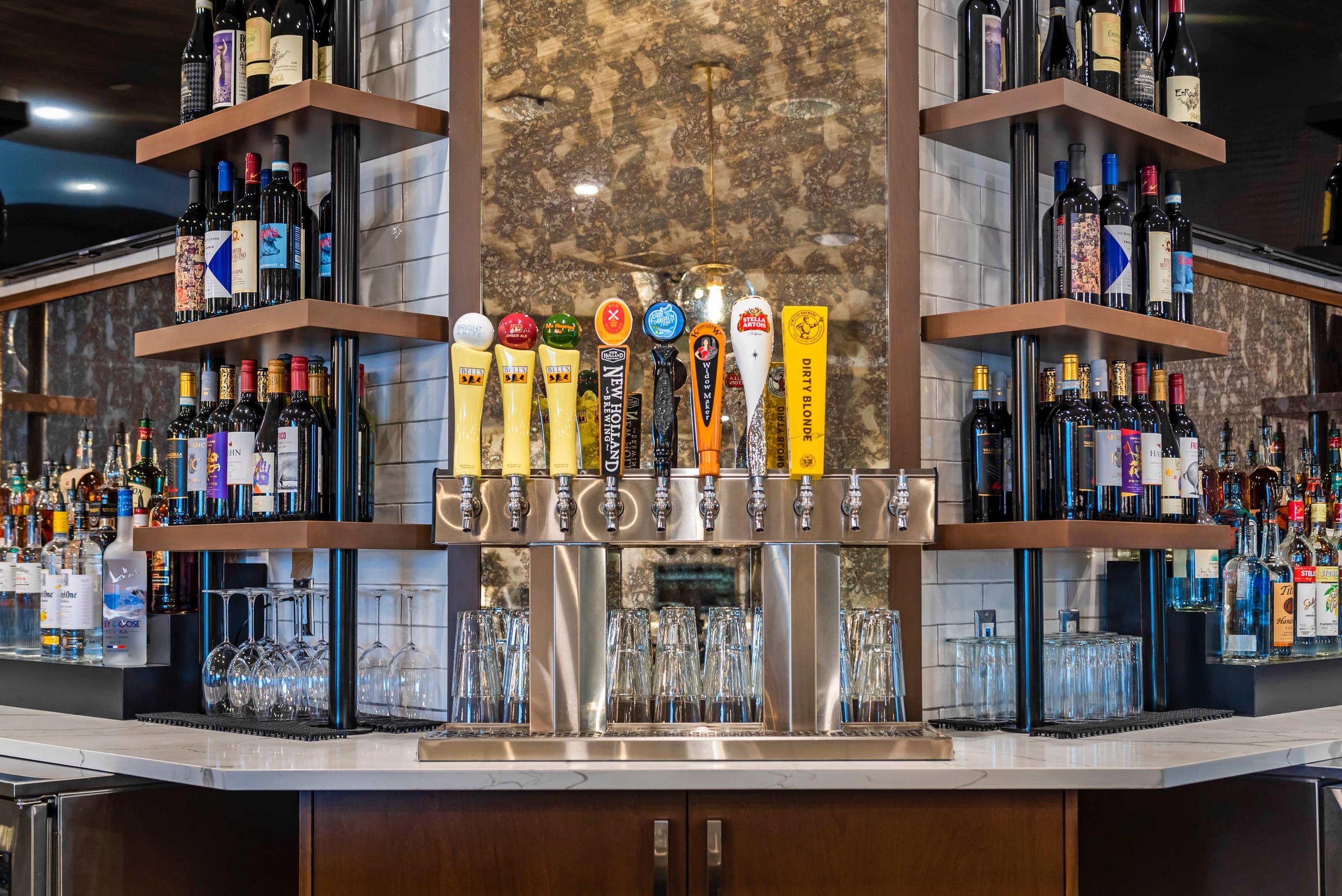Hotel restaurant and bar | Cambria Hotel Detroit - Shelby Township