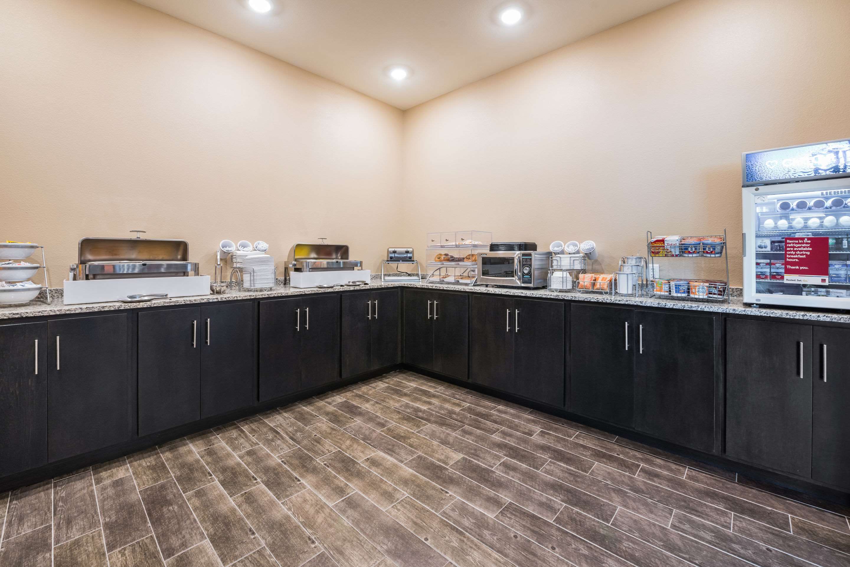 Breakfast area | Comfort Suites Marysville Columbus - Northwest