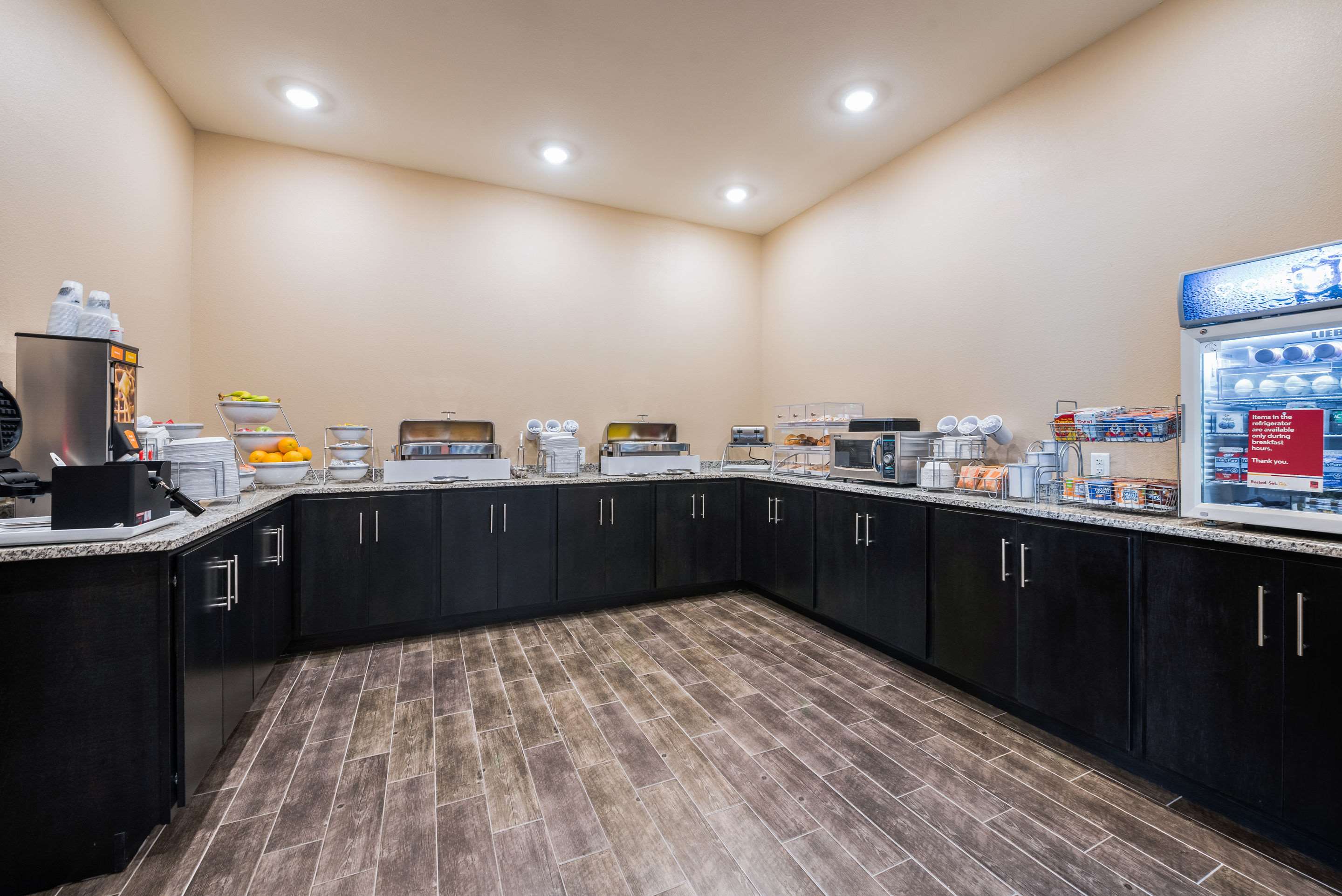Breakfast area | Comfort Suites Marysville Columbus - Northwest