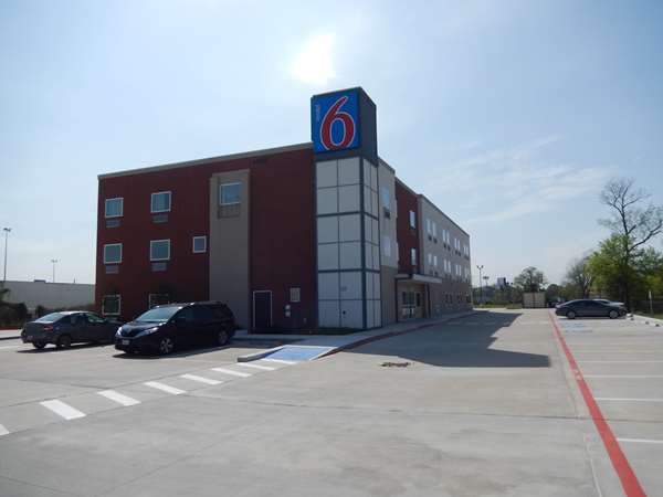 On-Site,Outdoor/Exterior,Exterior View of Building