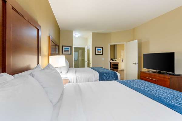 Suite - Comfort Inn & Suites Airport Ontario