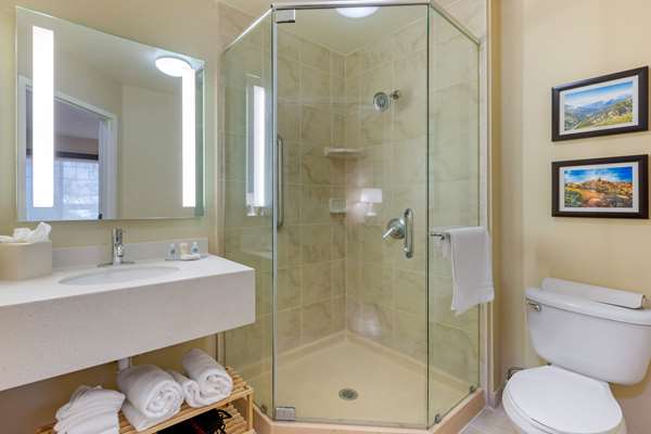 Suite - Comfort Inn & Suites Airport Ontario