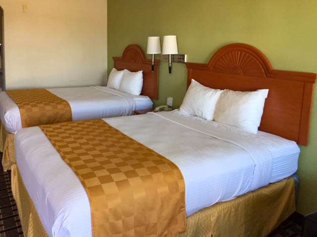 MOTEL 5 TYLER-guestroom-Guest Room,On-Site.jpg