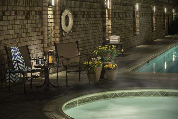 Pool - Creekside Inn Bishop