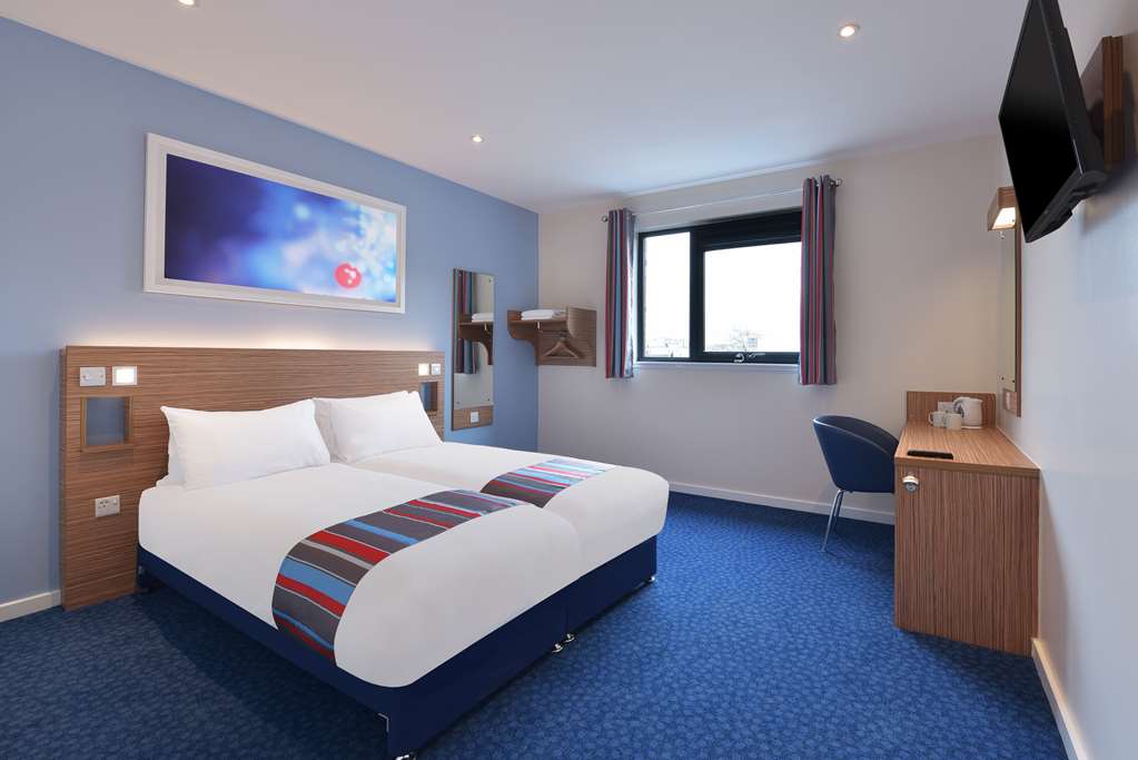 TRAVELODGE® CHIPPENHAM Wiltshire Foundry Lane Chippenham SN15 1JB