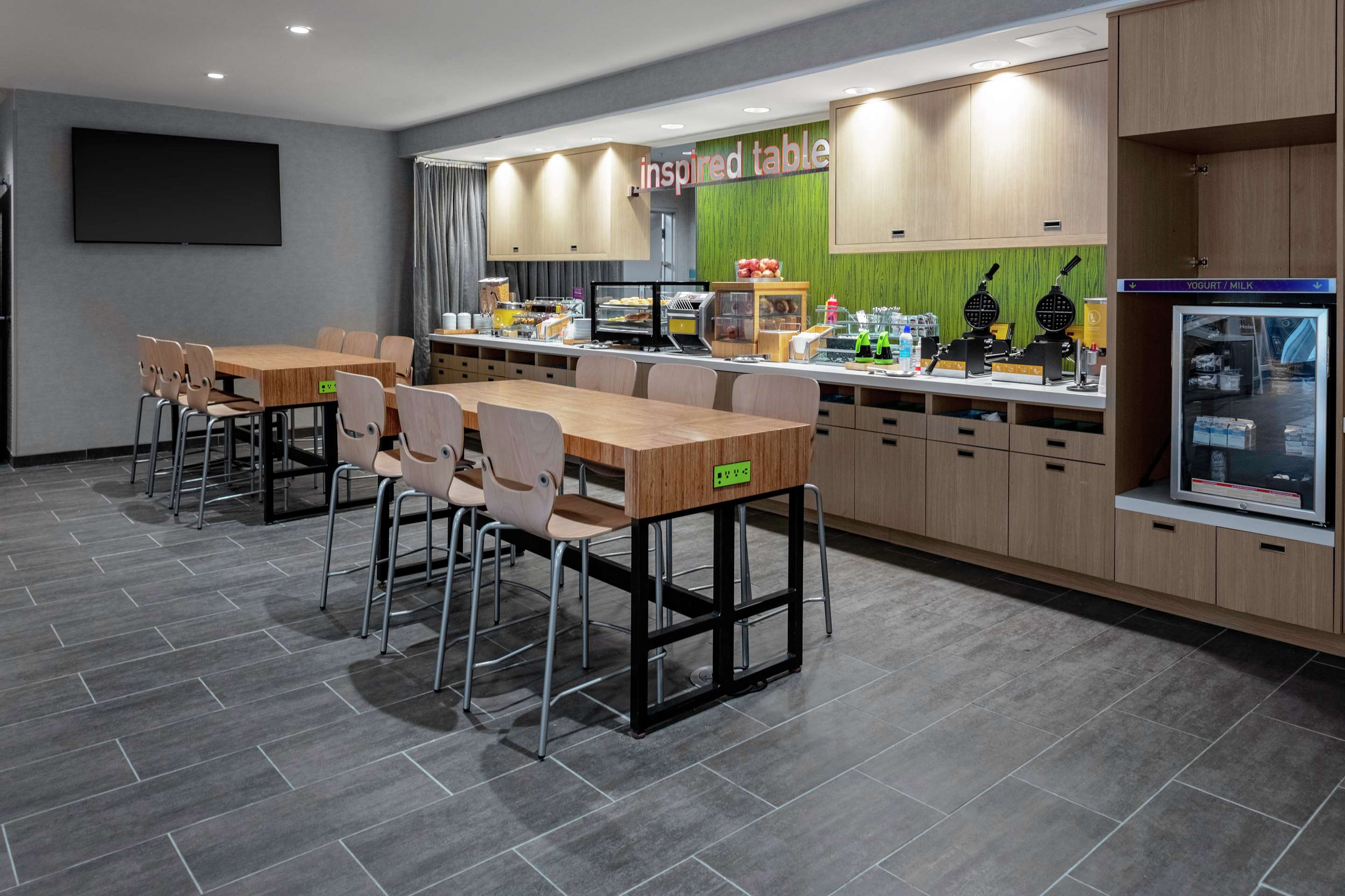 Breakfast Area | Home2 Suites By Hilton North Charleston University Blvd