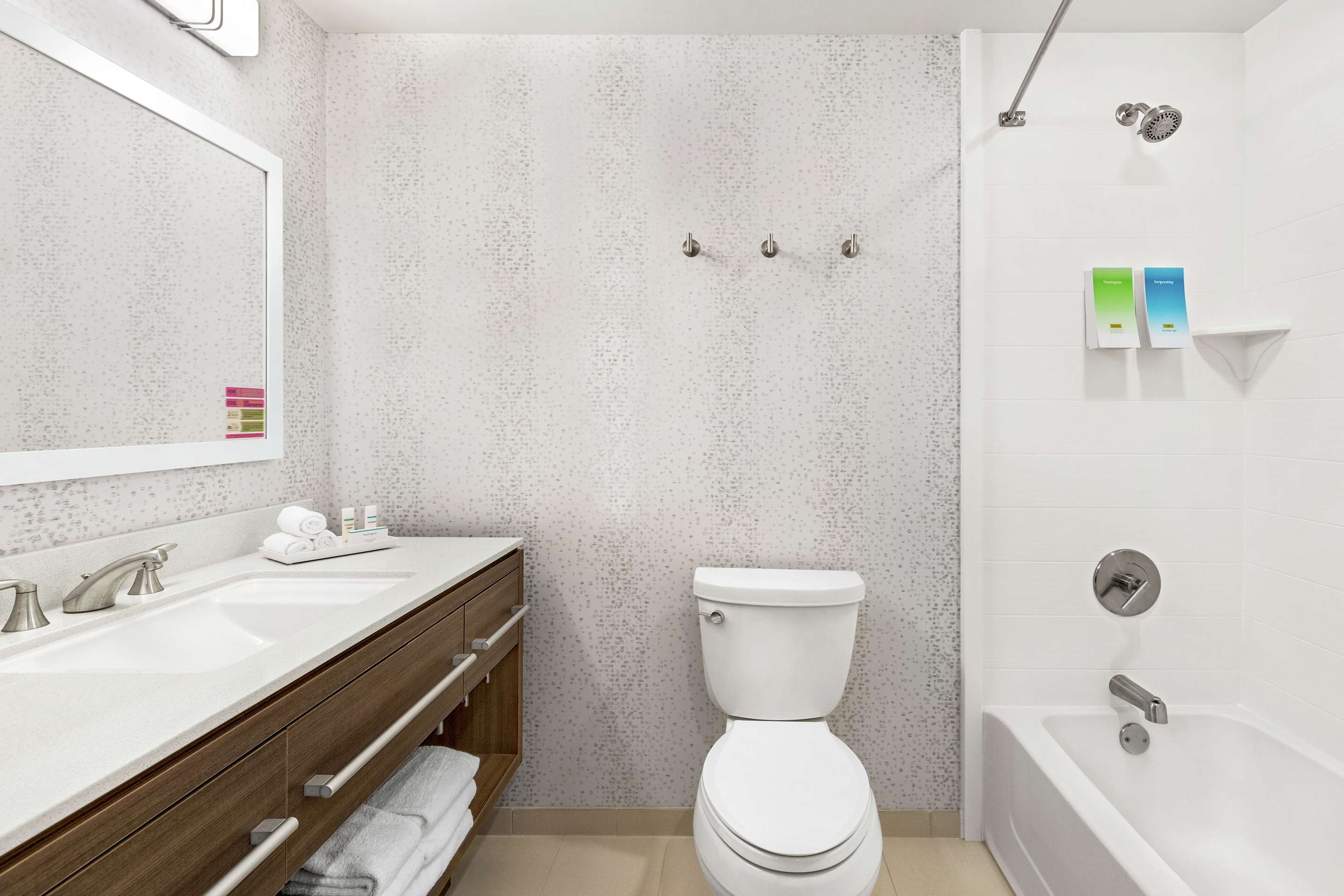 Guest room bath