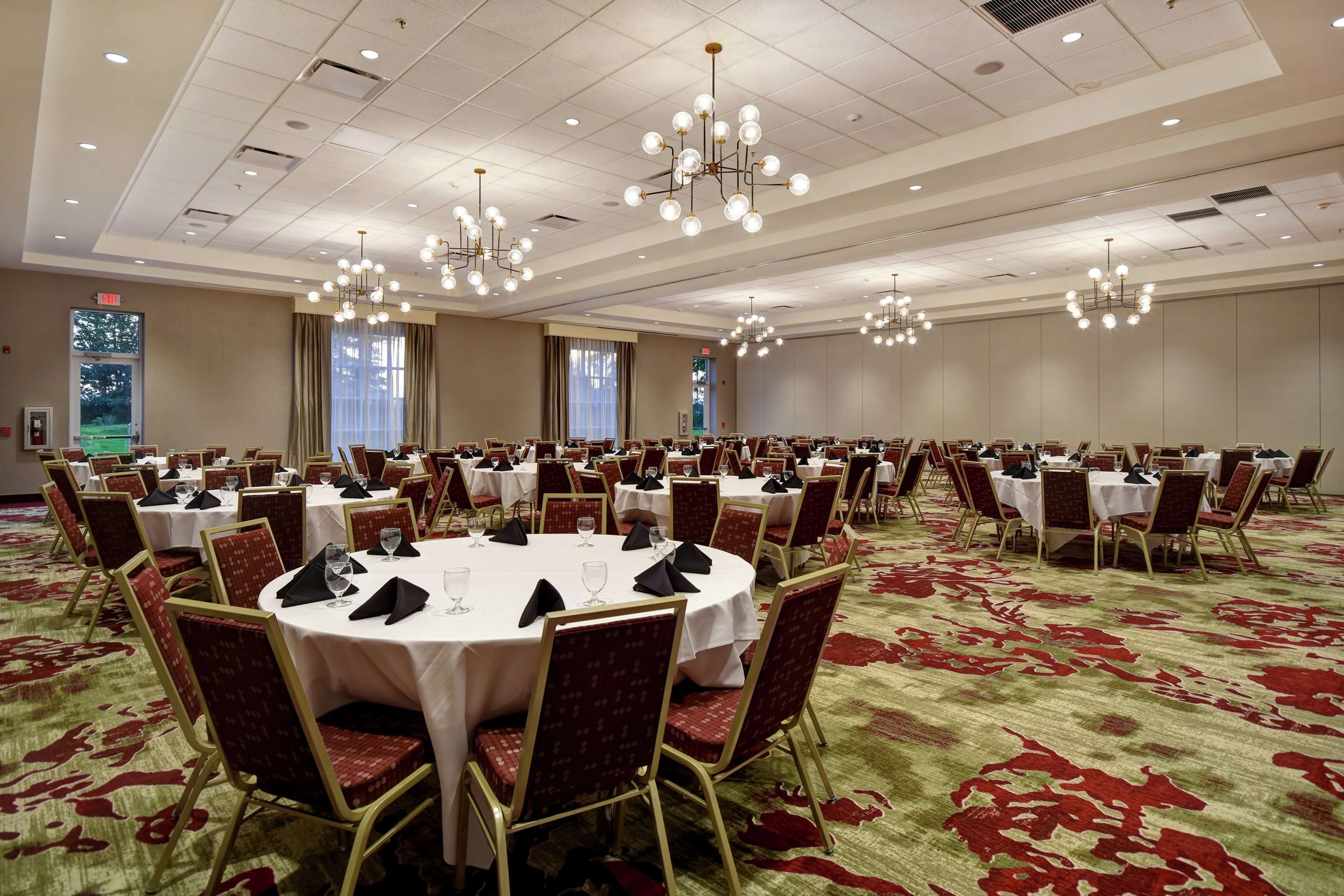 Restaurant | Hilton Garden Inn Lansing West, Mi
