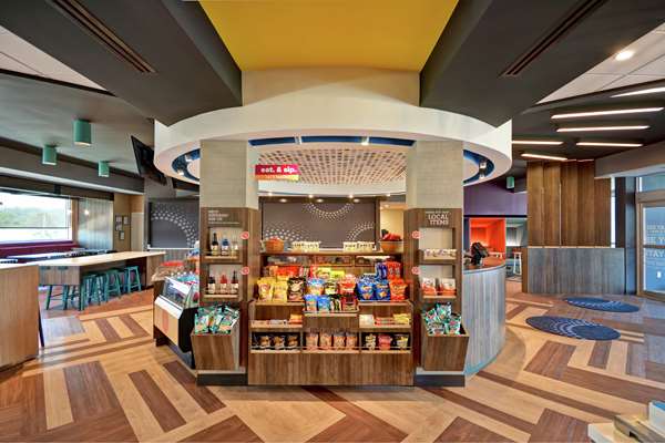 Restaurant - Tru by Hilton Hotel Denver