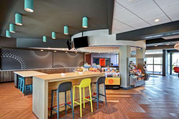 Restaurant - Tru by Hilton Hotel Denver