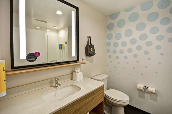  - Tru by Hilton Hotel Denver