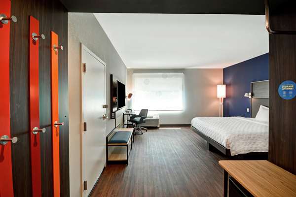  - Tru by Hilton Hotel Denver