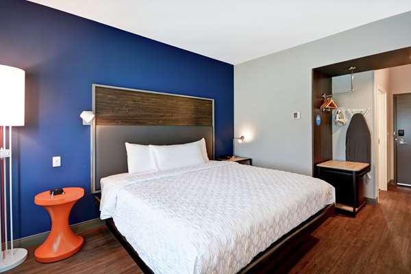  - Tru by Hilton Hotel Denver