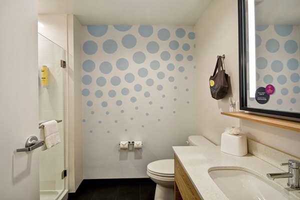  - Tru by Hilton Hotel Denver